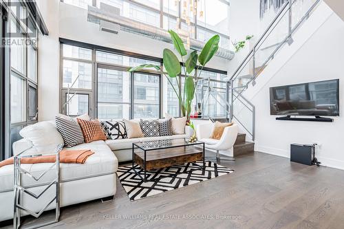 627 - 637 Lake Shore Boulevard W, Toronto (Niagara), ON - Indoor Photo Showing Living Room