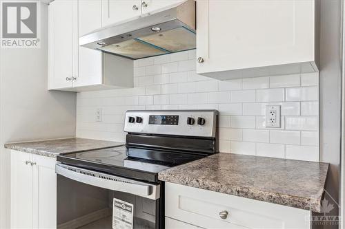 112 Lapland Private, Ottawa, ON - Indoor Photo Showing Kitchen