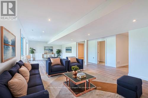 33 Coshs Road, Kawartha Lakes, ON - Indoor Photo Showing Living Room