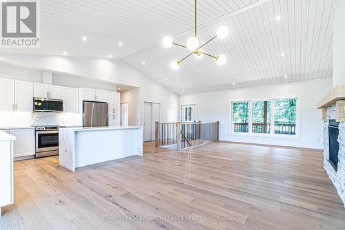 33 Coshs Road, Kawartha Lakes, ON - Indoor Photo Showing Kitchen