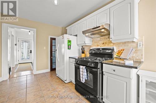 23 Westmoreland Avenue, Oshawa (O'Neill), ON - Indoor Photo Showing Kitchen