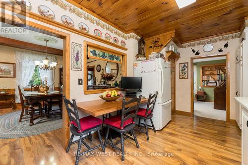 3 Simcoe Street, Caledon, ON - Indoor Photo Showing Dining Room