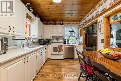 3 Simcoe Street, Caledon, ON - Indoor Photo Showing Kitchen With Double Sink