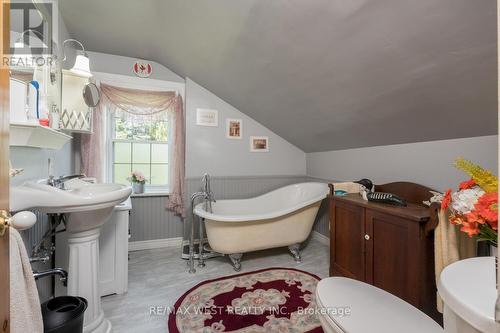 3 Simcoe Street, Caledon, ON - Indoor Photo Showing Bathroom