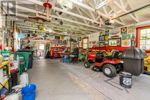 3 Simcoe Street, Caledon, ON - Indoor Photo Showing Garage