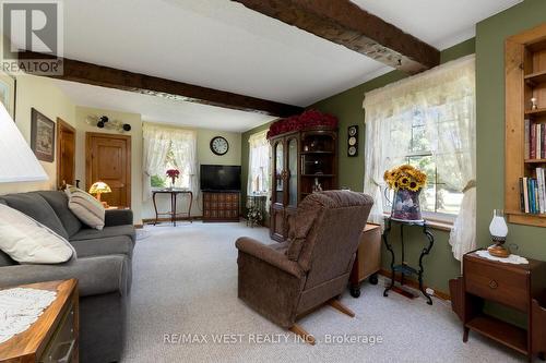 3 Simcoe Street, Caledon, ON - Indoor Photo Showing Living Room