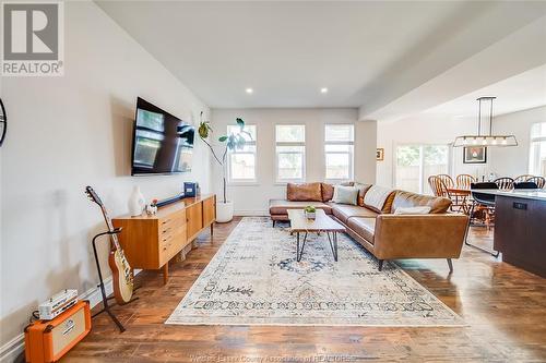 424 Rosewood Drive, Lakeshore, ON - Indoor Photo Showing Living Room