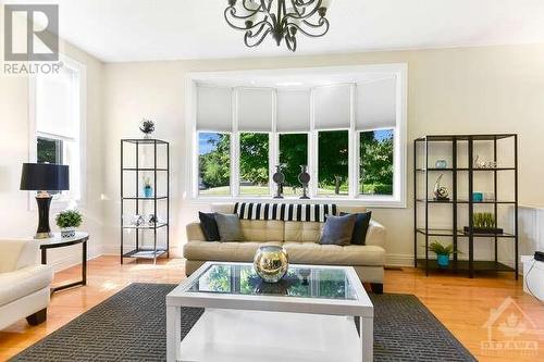 2597 North Campbell Road, Augusta, ON - Indoor Photo Showing Living Room