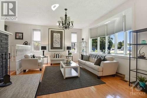 2597 North Campbell Road, Augusta, ON - Indoor Photo Showing Living Room