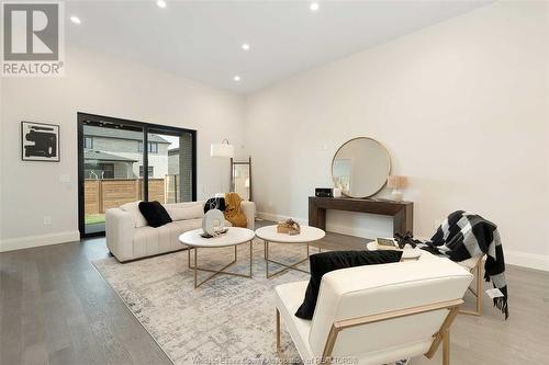 634 Lily Mac Boulevard, Windsor, ON - Indoor Photo Showing Living Room