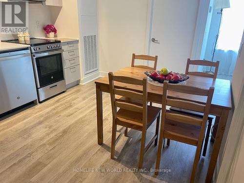 213 - 185 Deerfield Road, Newmarket (Central Newmarket), ON - Indoor Photo Showing Dining Room