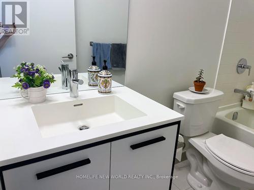 213 - 185 Deerfield Road, Newmarket (Central Newmarket), ON - Indoor Photo Showing Bathroom