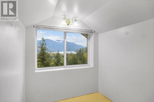 16155 Seymour Road, Crawford Bay, BC - Indoor Photo Showing Other Room