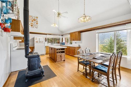 16155 Seymour Road, Crawford Bay, BC - Indoor Photo Showing Dining Room