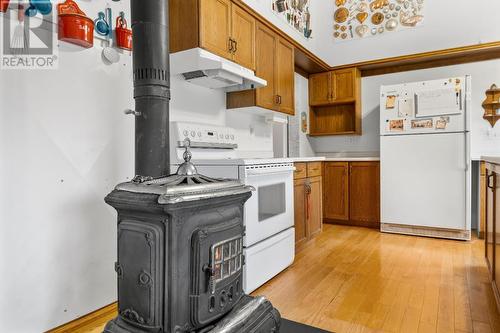 16155 Seymour Road, Crawford Bay, BC - Indoor Photo Showing Kitchen