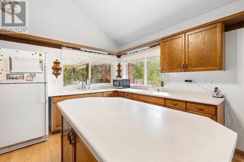 16155 Seymour Road, Crawford Bay, BC - Indoor Photo Showing Kitchen