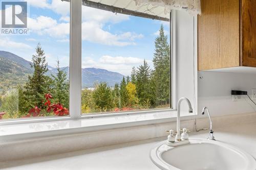 16155 Seymour Road, Crawford Bay, BC - Indoor