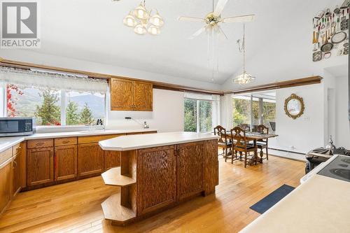 16155 Seymour Road, Crawford Bay, BC - Indoor Photo Showing Kitchen