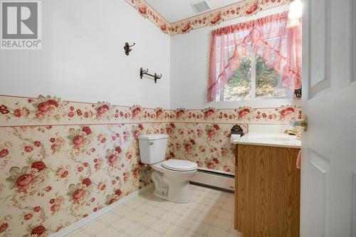 16155 Seymour Road, Crawford Bay, BC - Indoor Photo Showing Bathroom