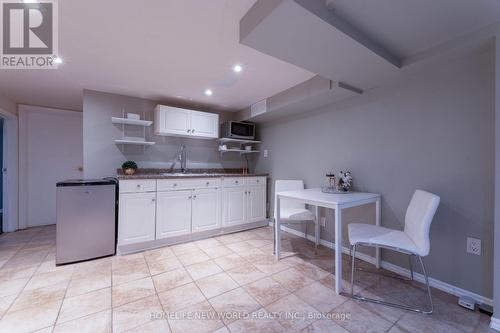 284 East 25Th Street, Hamilton (Eastmount), ON - Indoor Photo Showing Kitchen