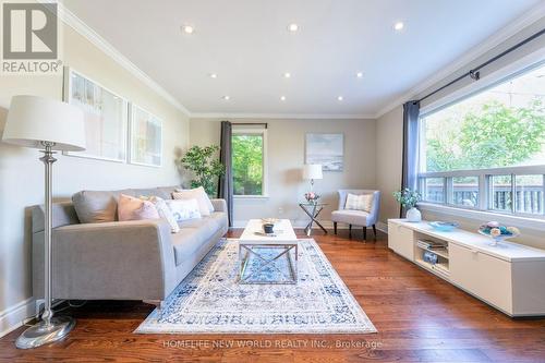 284 East 25Th Street, Hamilton (Eastmount), ON - Indoor Photo Showing Living Room