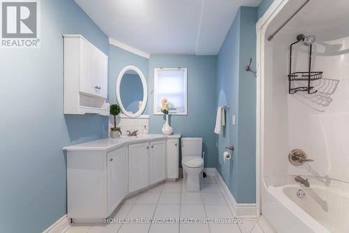 284 East 25Th Street, Hamilton (Eastmount), ON - Indoor Photo Showing Bathroom