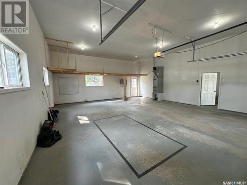 507 Hudson Street, Hudson Bay, SK - Indoor Photo Showing Garage