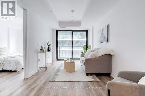 1111 - 1 Jarvis Street, Hamilton (Beasley), ON - Indoor Photo Showing Living Room