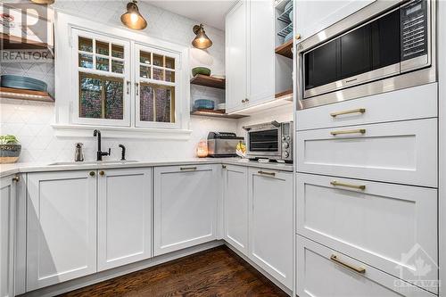 127 Acacia Avenue, Ottawa, ON - Indoor Photo Showing Kitchen