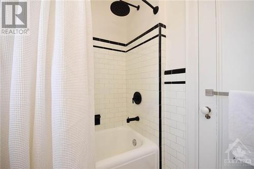 127 Acacia Avenue, Ottawa, ON - Indoor Photo Showing Bathroom