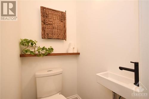 127 Acacia Avenue, Ottawa, ON - Indoor Photo Showing Bathroom