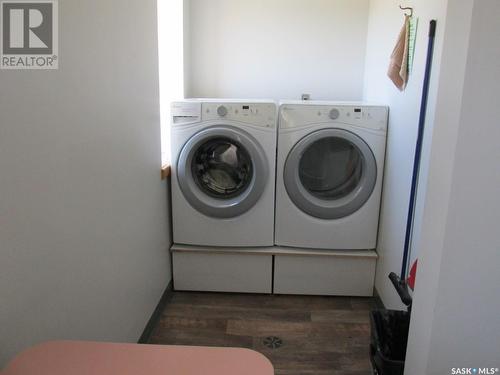 306 102 Manor Drive, Nipawin, SK - Indoor Photo Showing Laundry Room