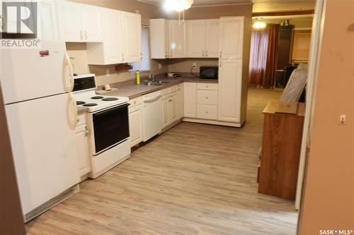 412 3Rd Avenue, Denare Beach, SK - Indoor Photo Showing Kitchen With Double Sink