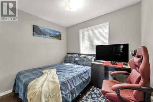 99 - 35 Malta Avenue, Brampton (Fletcher'S Creek South), ON - Indoor Photo Showing Bedroom