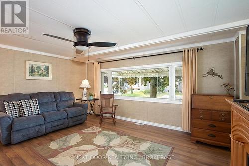 199 Pebble Beach Parkway, South Huron (Stephen Twp), ON - Indoor Photo Showing Living Room