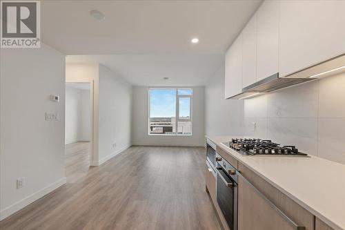 27Th Floor 318 Alderson Avenue, Coquitlam, BC - Indoor Photo Showing Kitchen With Upgraded Kitchen