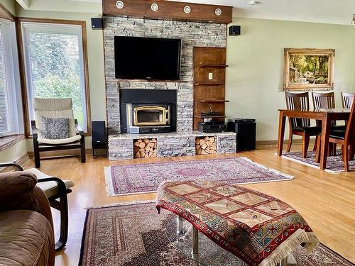 Salon - 30 15E Avenue, Montréal (Pierrefonds-Roxboro), QC - Indoor Photo Showing Living Room With Fireplace