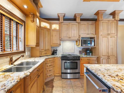 Kitchen - 1065 Boul. Du Bord-De-L'Eau, Salaberry-De-Valleyfield, QC - Indoor Photo Showing Kitchen With Double Sink