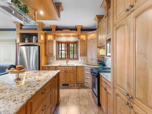 Cuisine - 1065 Boul. Du Bord-De-L'Eau, Salaberry-De-Valleyfield, QC - Indoor Photo Showing Kitchen With Double Sink With Upgraded Kitchen