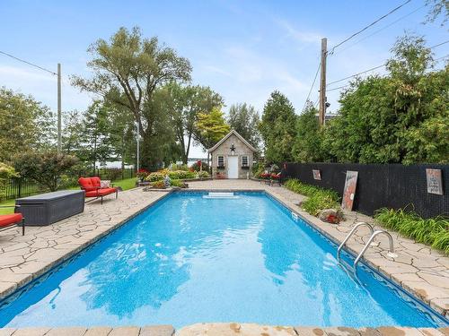 Piscine - 1065 Boul. Du Bord-De-L'Eau, Salaberry-De-Valleyfield, QC - Outdoor With In Ground Pool With Backyard