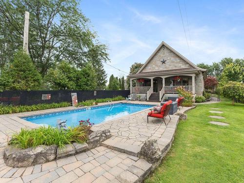 Face arriÃ¨re - 1065 Boul. Du Bord-De-L'Eau, Salaberry-De-Valleyfield, QC - Outdoor With In Ground Pool With Deck Patio Veranda With Backyard