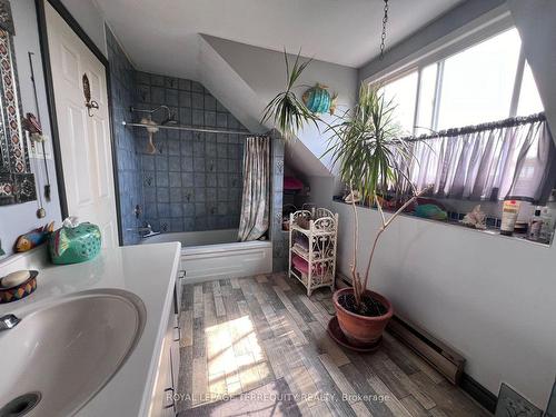 345 Hoskin Rd, Belleville, ON - Indoor Photo Showing Bathroom