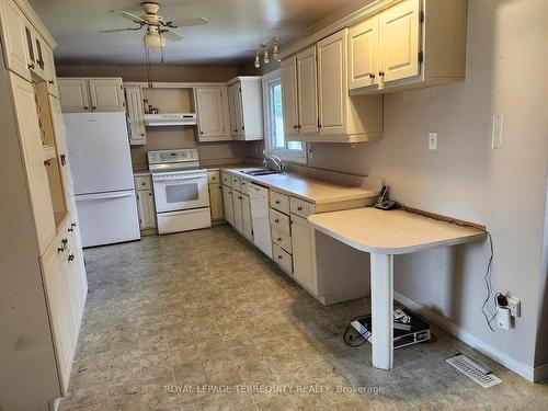 7 Jeffrey Dr, Quinte West, ON - Indoor Photo Showing Kitchen