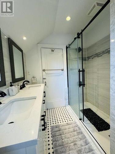 1115 Islington Avenue, Toronto (Stonegate-Queensway), ON - Indoor Photo Showing Bathroom