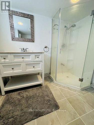 1115 Islington Avenue, Toronto (Stonegate-Queensway), ON - Indoor Photo Showing Bathroom