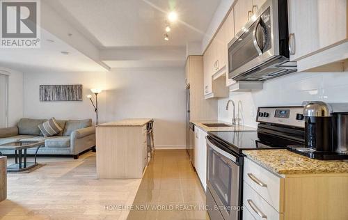 618 Sw - 9191 Yonge Street, Richmond Hill (Langstaff), ON - Indoor Photo Showing Kitchen With Upgraded Kitchen