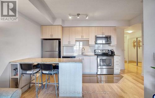 618 Sw - 9191 Yonge Street, Richmond Hill (Langstaff), ON - Indoor Photo Showing Kitchen With Stainless Steel Kitchen