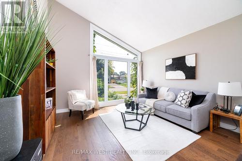 10 Rowallan Drive, Toronto (West Hill), ON - Indoor Photo Showing Living Room