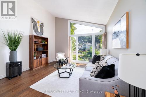 10 Rowallan Drive, Toronto (West Hill), ON - Indoor Photo Showing Living Room