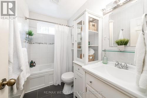 10 Rowallan Drive, Toronto (West Hill), ON - Indoor Photo Showing Bathroom